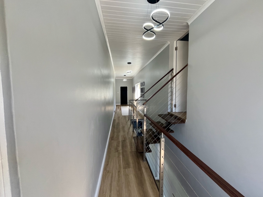 5 Bedroom Property for Sale in Onrus Western Cape